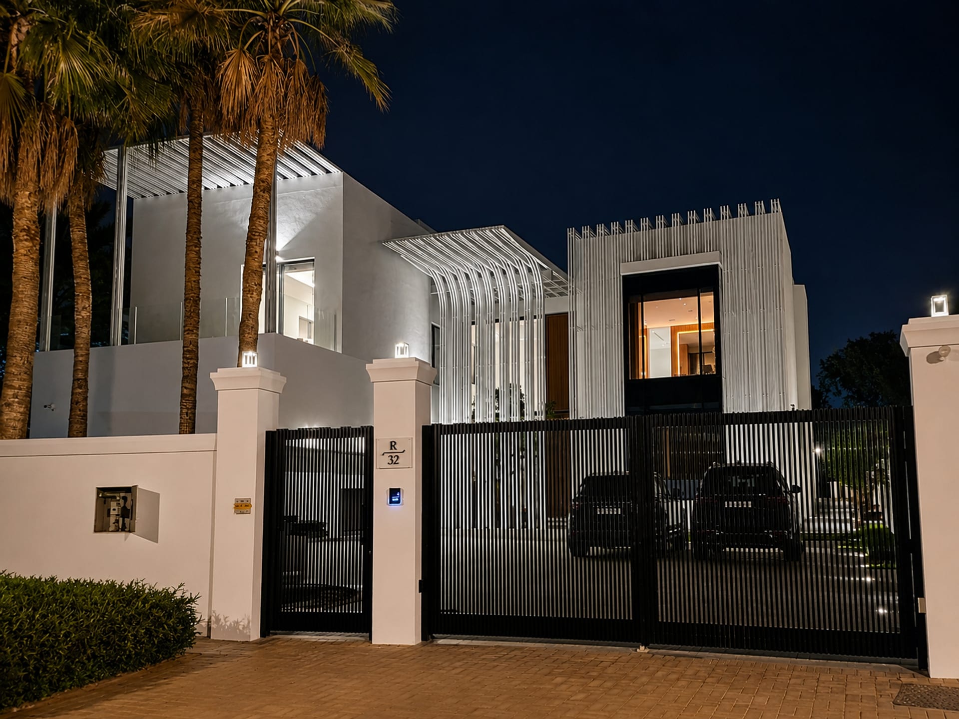 R32 Emirates Hills Villa
